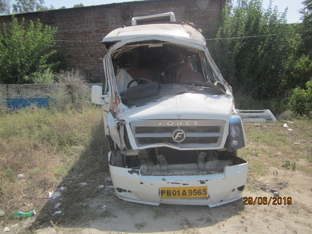 TEMPO-TRAVELLER 2015 picture 10