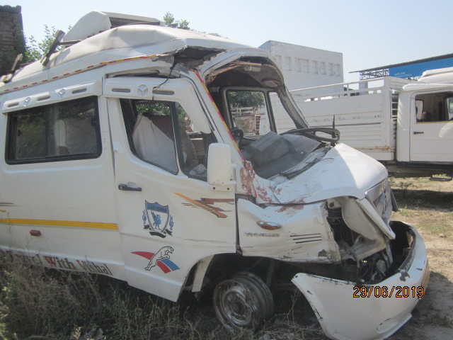 TEMPO-TRAVELLER 2015 picture 3