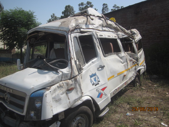 TEMPO-TRAVELLER 2015 picture 5