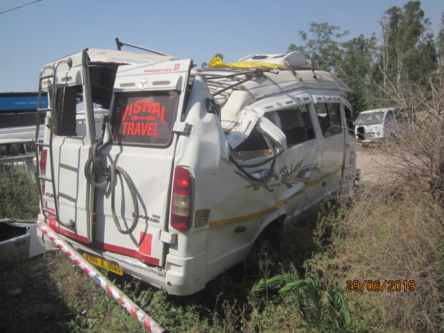 TEMPO-TRAVELLER 2015 picture 6