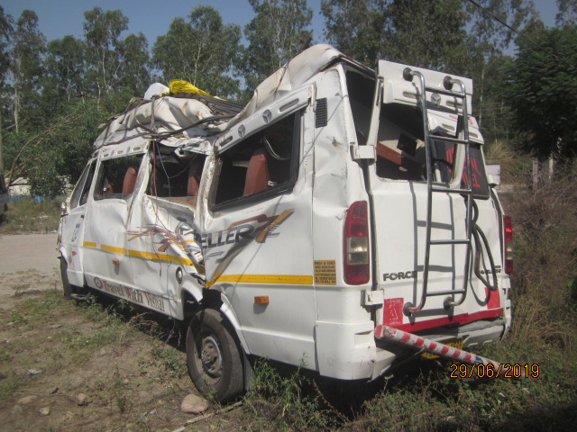 TEMPO-TRAVELLER 2015 picture 7