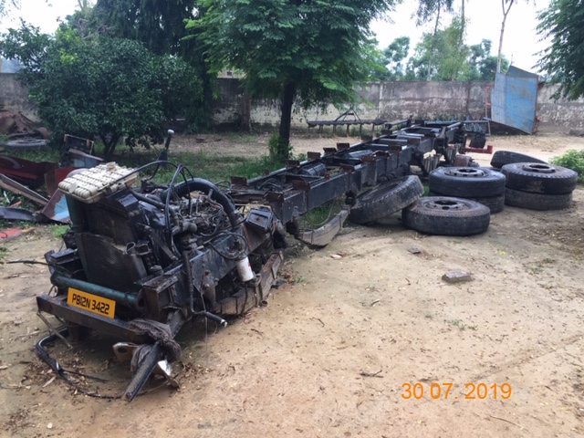 ASHOK-LEYLAND 2011 picture 1