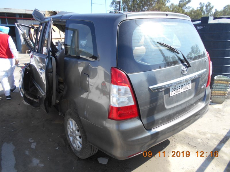 INNOVA-V-DIESEL 2012 picture 8