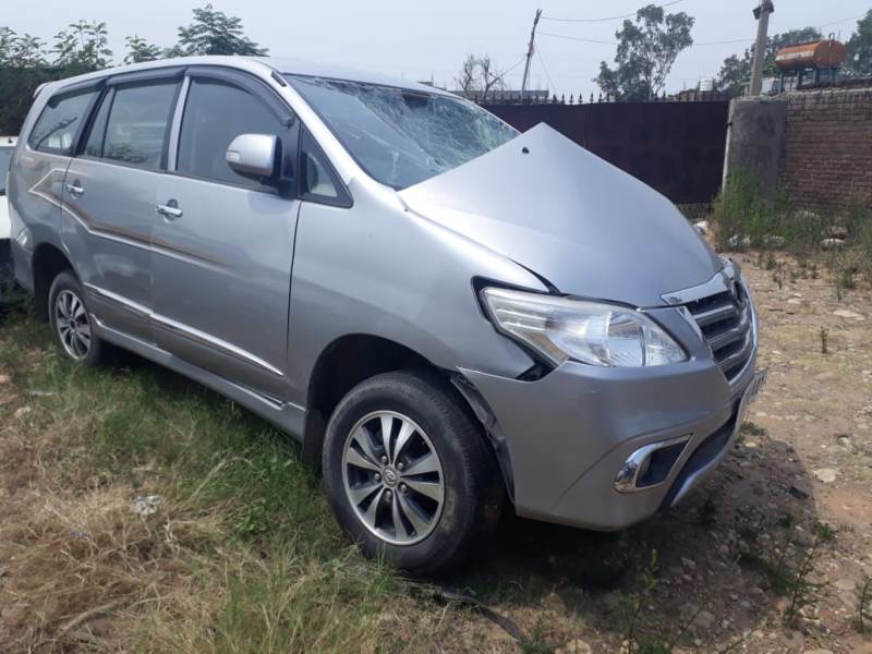 INNOVA-E-DIESEL 2015 picture 5