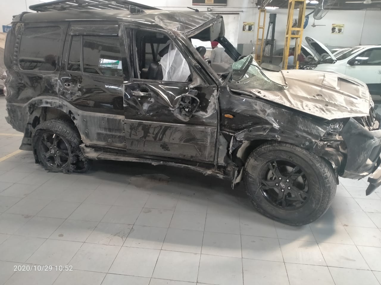 SCORPIO 2015 picture 2
