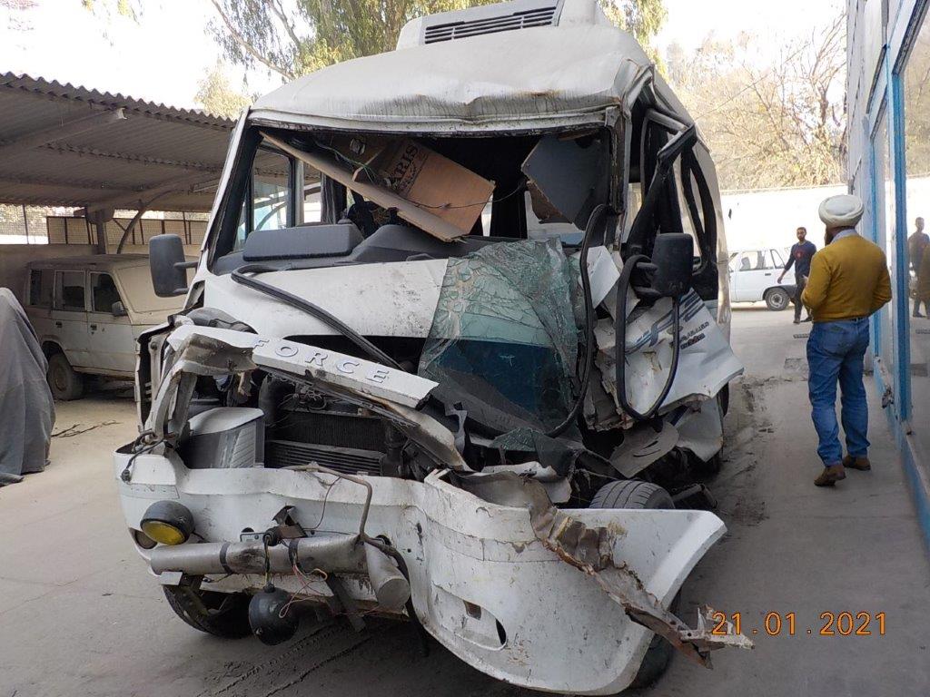 TEMPO-TRAVELLER 2017 picture 2