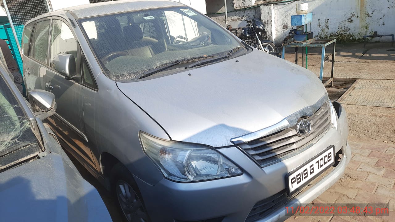 INNOVA-V-DIESEL 2012 picture 3