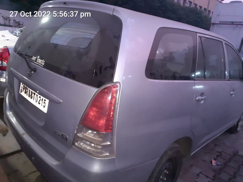 INNOVA-E-DIESEL 2010 picture 4