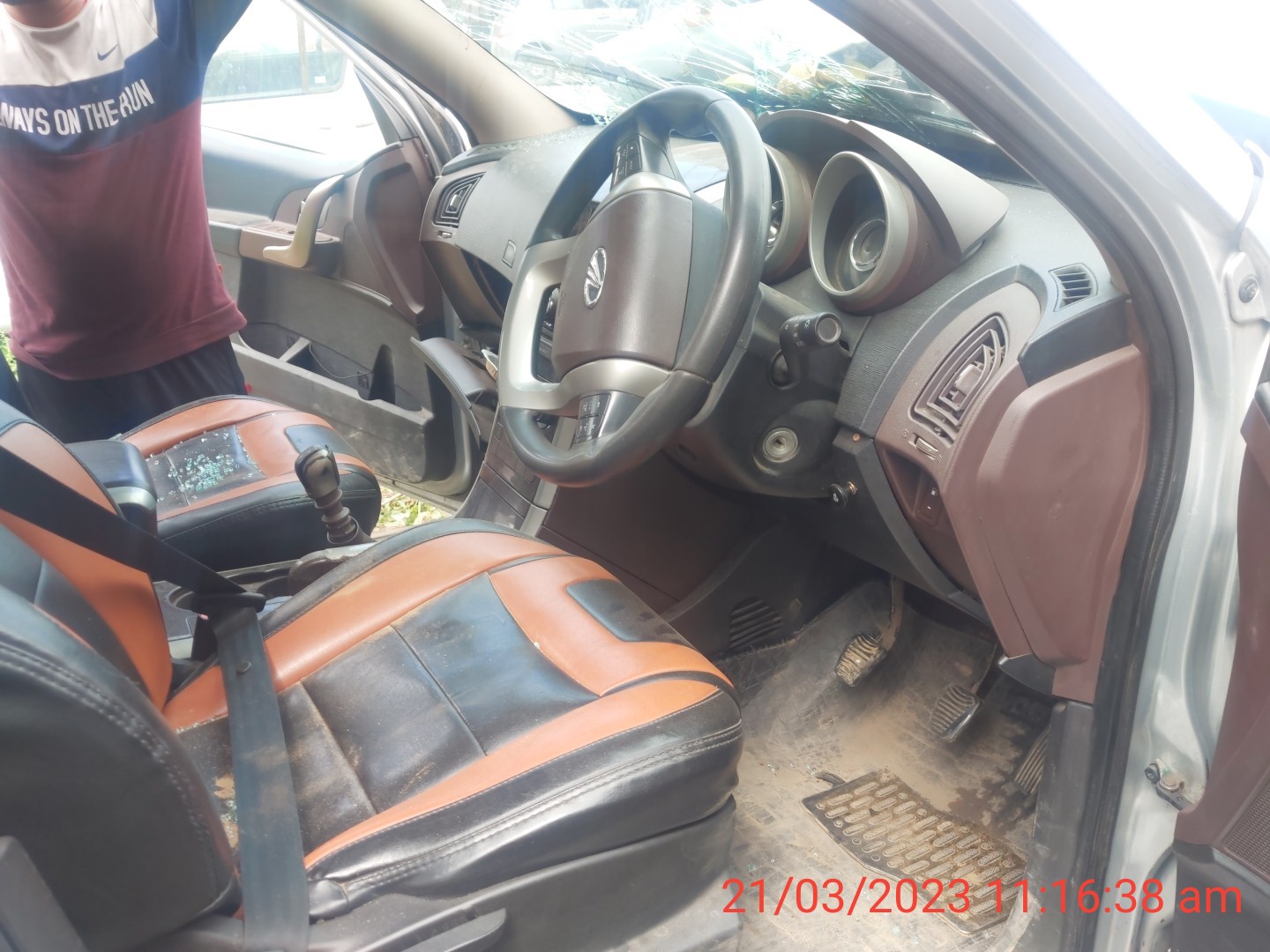 MAHINDRA 2013 picture 4
