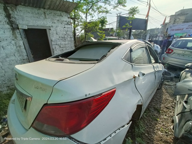 VERNA-1.6I 2015 picture 3