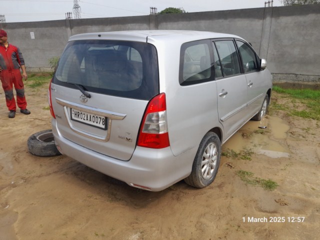 INNOVA-V-DIESEL 2012 picture 2