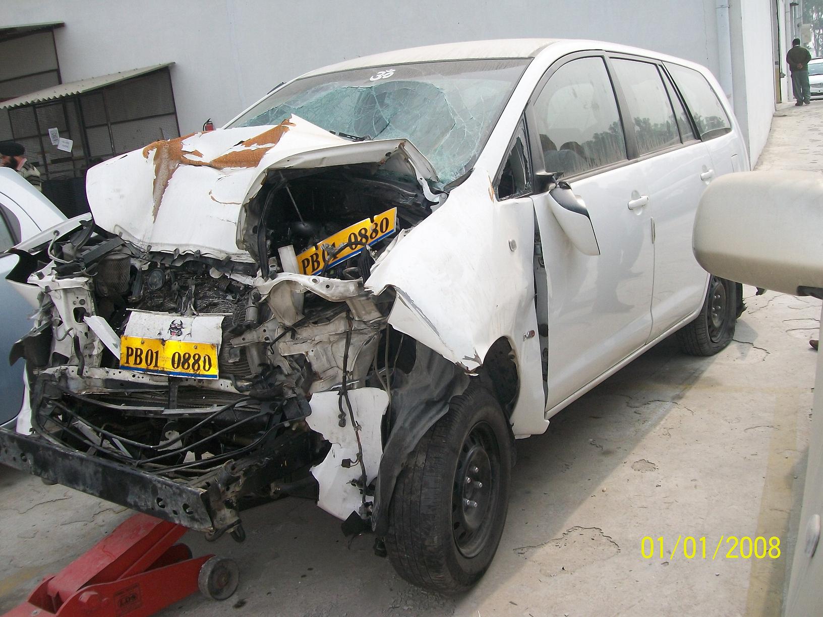 INNOVA-E-DIESEL 2010 picture 5