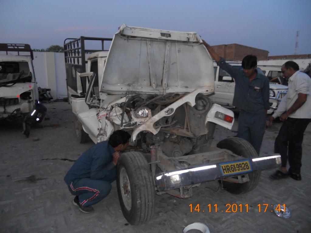 MAHINDRA 2009 picture 8