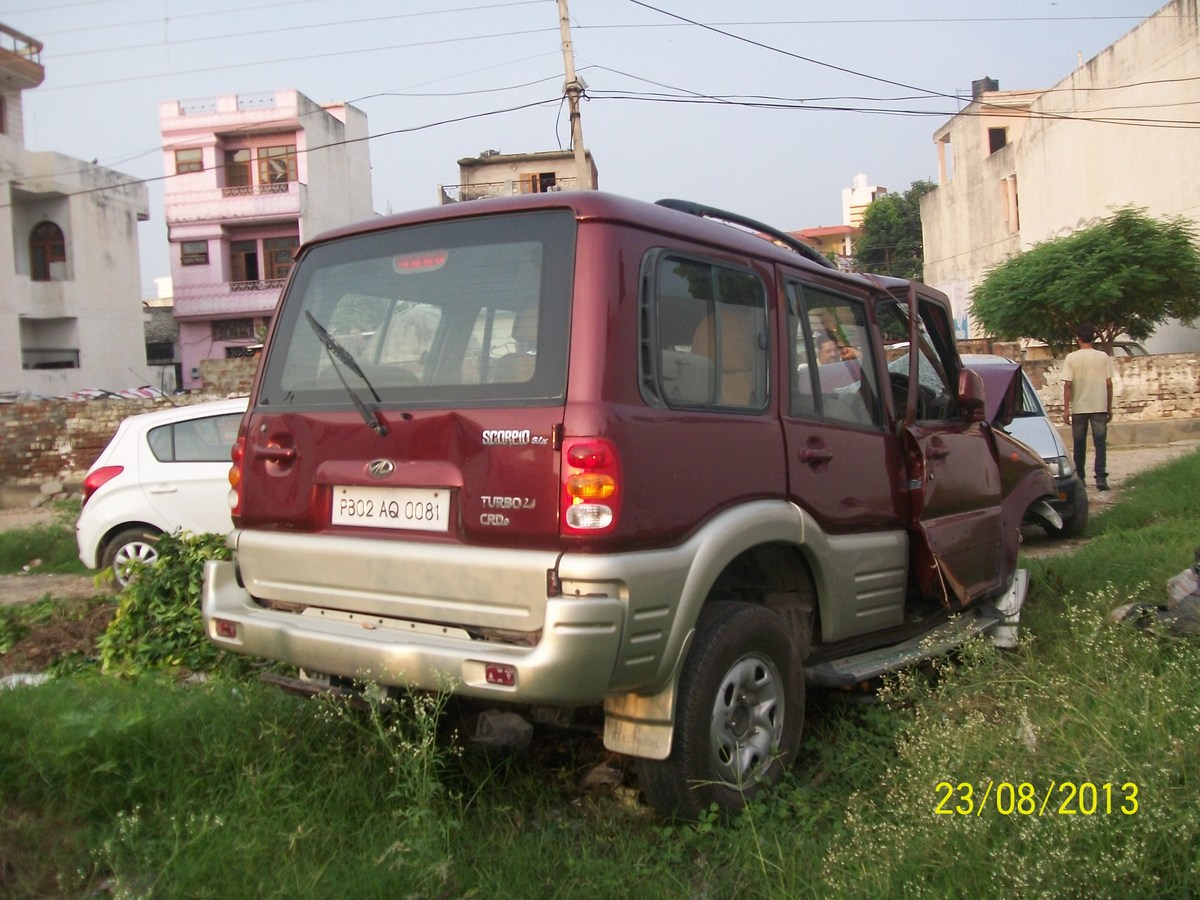 SCORPIO 2005 picture 10