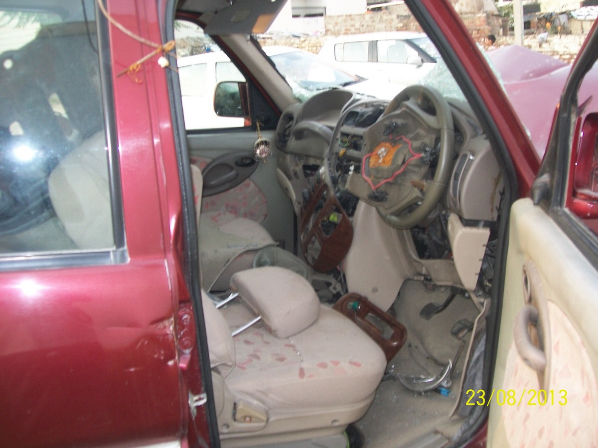 SCORPIO 2005 picture 1