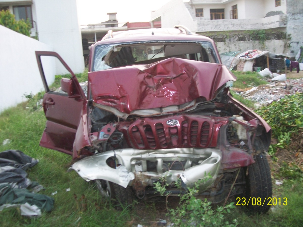 SCORPIO 2005 picture 8