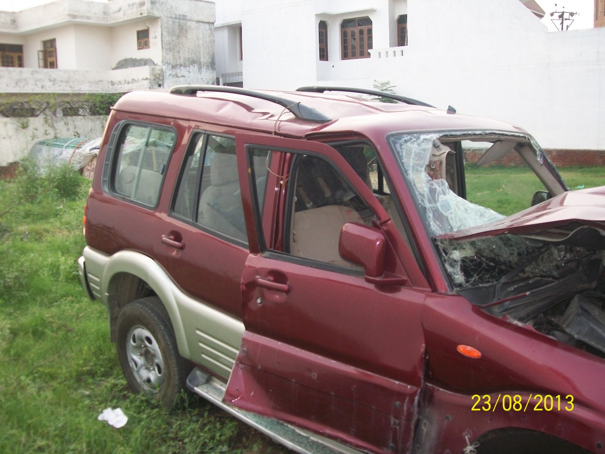 SCORPIO 2005 picture 9