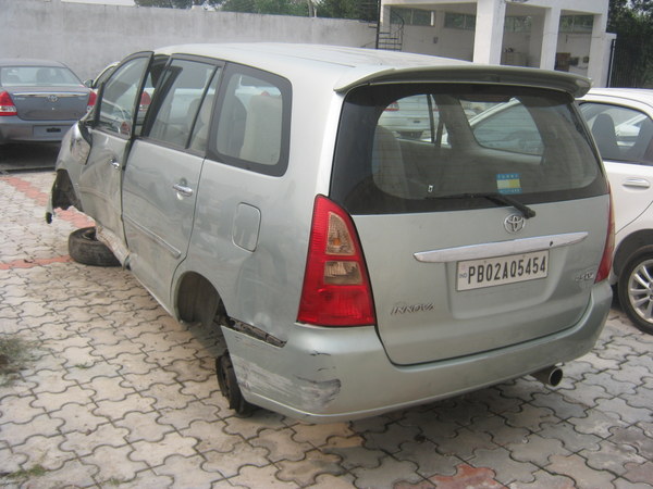 INNOVA-V-DIESEL 2005 picture 5