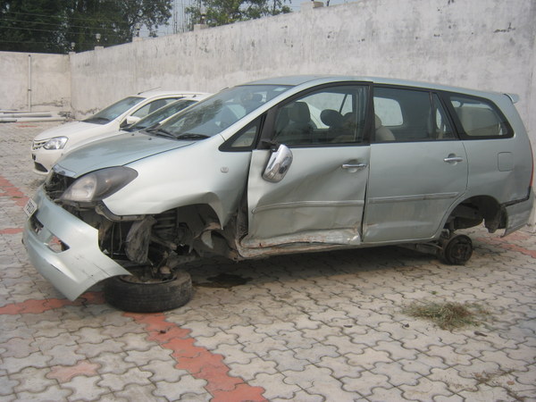 INNOVA-V-DIESEL 2005 picture 6