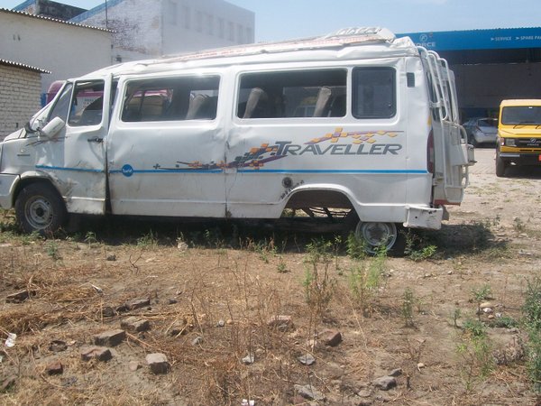TEMPO-TRAVELLER 2011 picture 2