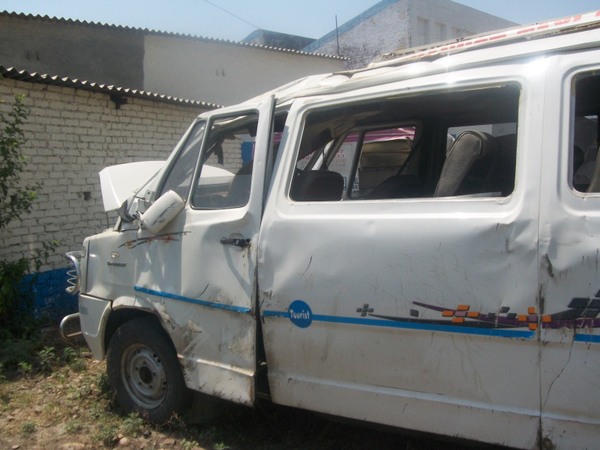 TEMPO-TRAVELLER 2011 picture 8