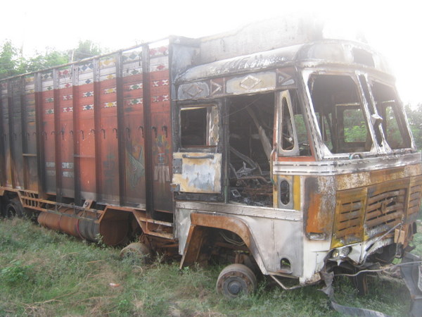 ASHOK-LEYLAND 2011 picture 2