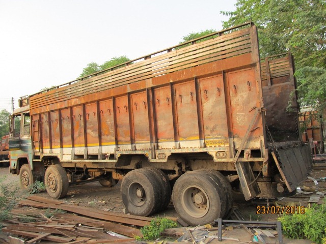 ASHOK-LEYLAND 2010 picture 2