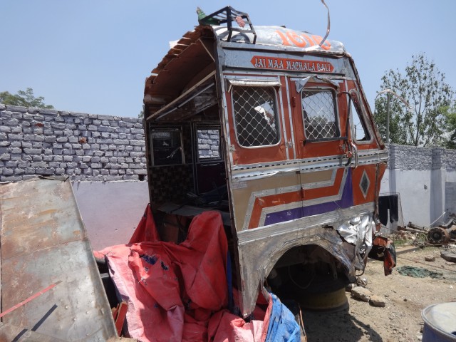 ASHOK-LEYLAND 2015 picture 8