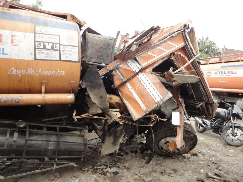 TATA 1999 picture 1