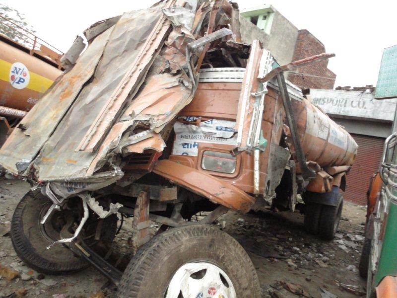 TATA 1999 picture 4