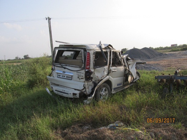 SCORPIO 2011 picture 2
