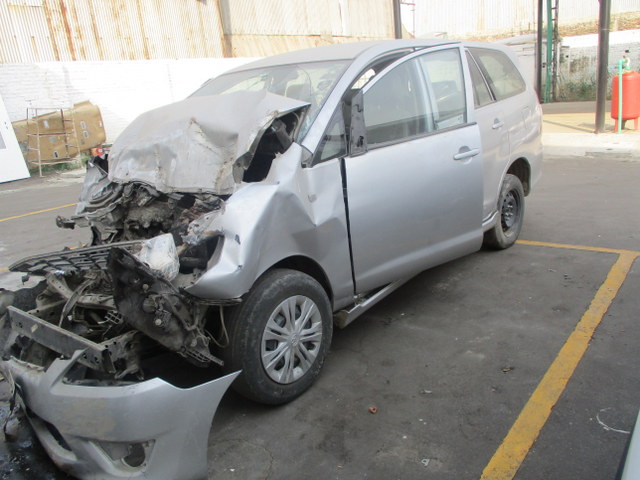 INNOVA-E-DIESEL 2012 picture 4