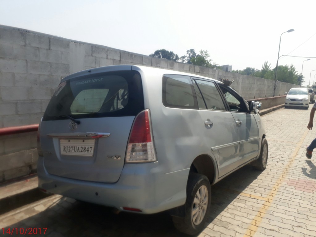 INNOVA-V-DIESEL 2009 picture 10