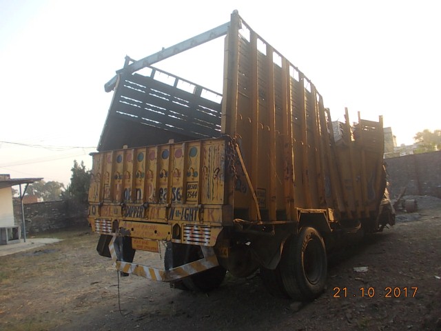 1613TC 2009 picture 4