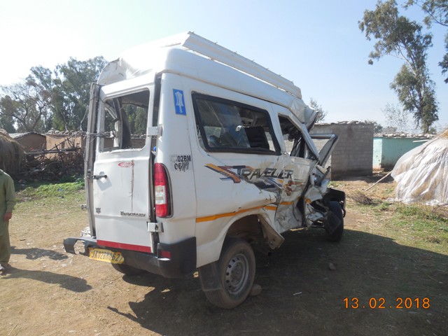 TEMPO-TRAVELLER 2015 picture 4