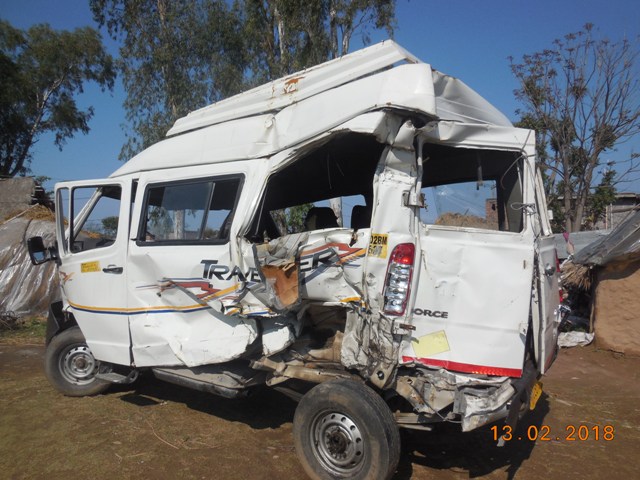 TEMPO-TRAVELLER 2015 picture 5