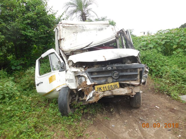 TEMPO-TRAVELLER 2010 picture 2