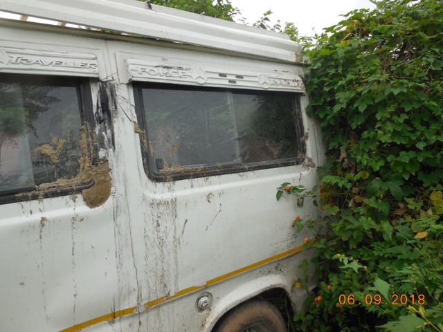 TEMPO-TRAVELLER 2010 picture 4