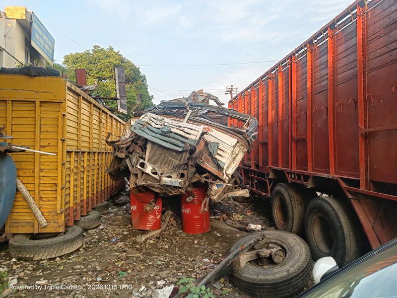 ASHOK-LEYLAND 2011 picture 2